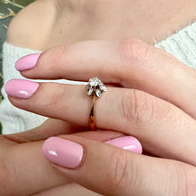 Load image into Gallery viewer, Vintage Diamond Daffodil Flower Ring in 14k Gold