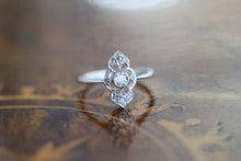 Load image into Gallery viewer, Vintage Art Deco 18ct Diamond Ring