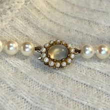 Load image into Gallery viewer, Vintage Pearl Necklace
