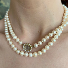 Load image into Gallery viewer, Vintage Pearl Necklace
