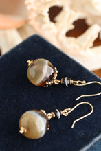 Load image into Gallery viewer, Victorian 18ct Gold Banded Agate Sardonyx Earrings
