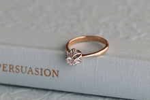 Load image into Gallery viewer, Vintage Diamond Daffodil Flower Ring in 14k Gold
