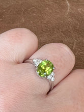 Load image into Gallery viewer, White Gold Peridot and Diamond Ring
